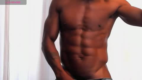 Snapshot of miltonn_jakee chatting on January 15, 6:19 pm Miltonn online show from January 15, 6:19 pm