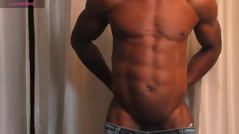 Snapshot of miltonn_jakee chatting on January 12, 12:28 am Miltonn online show from January 12, 12:28 am