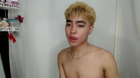 mingkla_man online show from April 19, 11:53 am