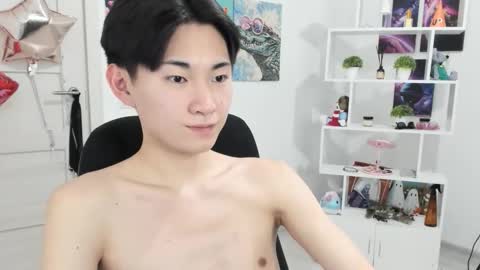 Snapshot of miram_yoo chatting on October 20, 4:05 am online show from October 20, 4:05 am