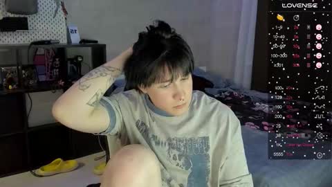 MeowMiku online show from December 5, 5:42 pm