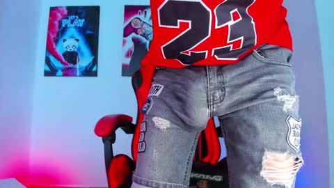 Snapshot of moises_23cm chatting on September 23, 9:03 pm moises_23cm online show from September 23, 9:03 pm