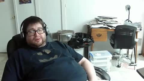 Snapshot of momo_jakes chatting on February 27, 5:13 am Jacob S. online show from February 27, 5:13 am