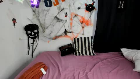Snapshot of montes_juan chatting on October 19, 5:49 pm montes_juan online show from October 19, 5:49 pm