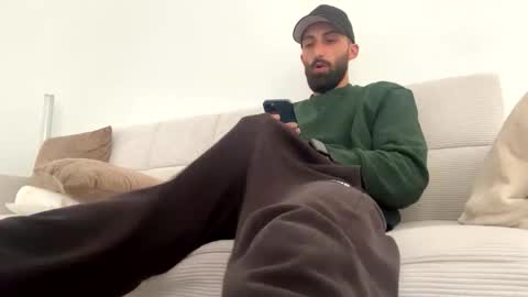 Snapshot of montii90 chatting on October 16, 10:34 am montii90 online show from October 16, 10:34 am