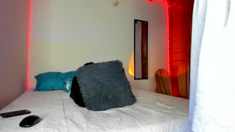 morenosiam online show from December 17, 1:57 am