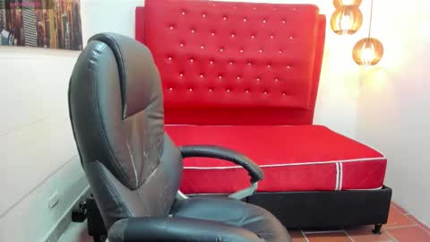 Mou Fly online show from October 22, 12:20 pm