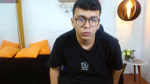 Mou Fly online show from October 1, 1:15 pm