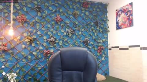 Mou Fly online show from December 3, 6:58 pm