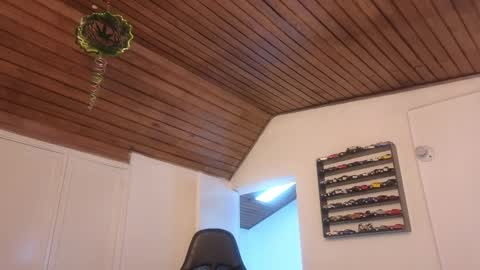 Snapshot of mr_andresr chatting on March 10, 4:57 pm Andy online show from March 10, 4:57 pm