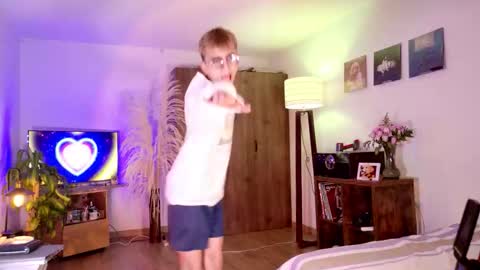 Mr Evans online show from October 13, 4:46 pm