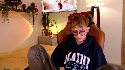 Mr Evans online show from December 4, 4:47 pm