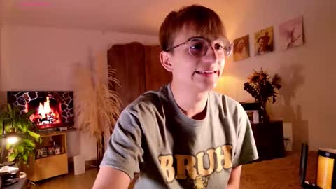 Mr Evans online show from September 26, 3:32 pm