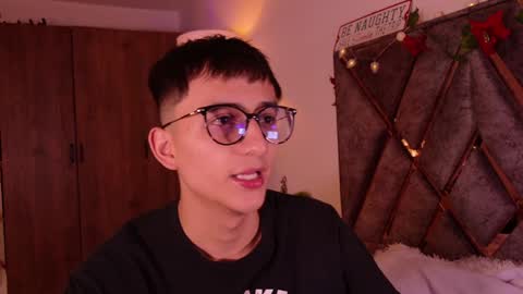 Mr Evans online show from December 6, 4:06 pm