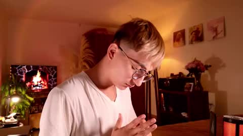 Mr Evans online show from October 3, 5:51 pm