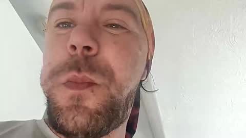 Snapshot of mr_i_ chatting on September 22, 11:10 am mr_i_ online show from September 22, 11:10 am