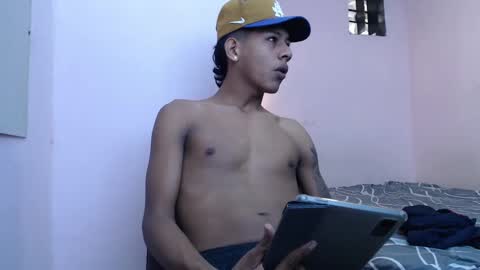 mr_stiven_ online show from December 23, 2:35 am