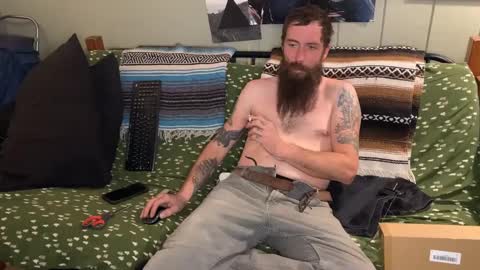 Snapshot of mr_valdor chatting on December 6, 1:18 am Valdor online show from December 6, 1:18 am