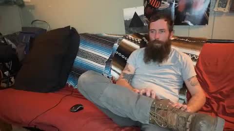 Snapshot of mr_valdor chatting on December 18, 12:43 am Valdor online show from December 18, 12:43 am
