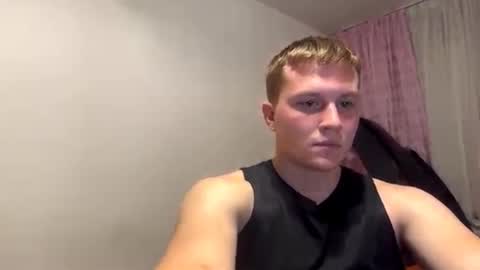 Snapshot of mrheat_ chatting on October 3, 7:41 pm Max online show from October 3, 7:41 pm