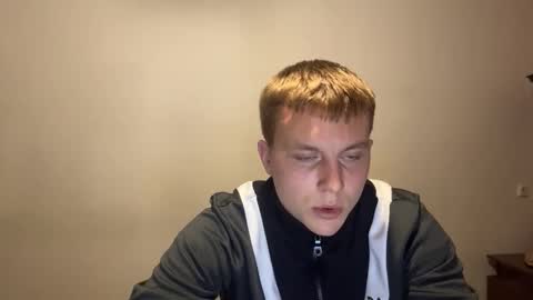 Snapshot of mrheat_ chatting on October 10, 7:29 pm Max online show from October 10, 7:29 pm