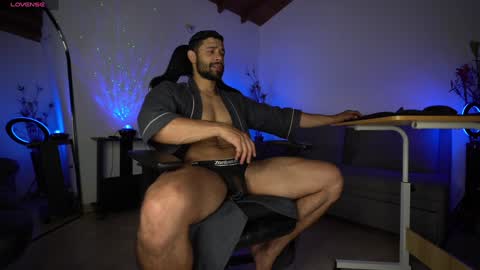 Snapshot of mrlouiss chatting on January 7, 11:24 pm Luis Instagram online show from January 7, 11:24 pm