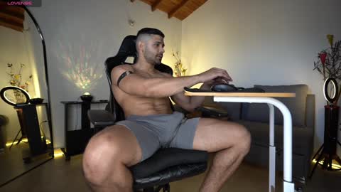 Snapshot of mrlouiss chatting on January 11, 10:18 pm Luis Instagram online show from January 11, 10:18 pm