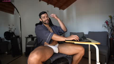 Snapshot of mrlouiss chatting on January 29, 3:58 pm Luis Instagram online show from January 29, 3:58 pm