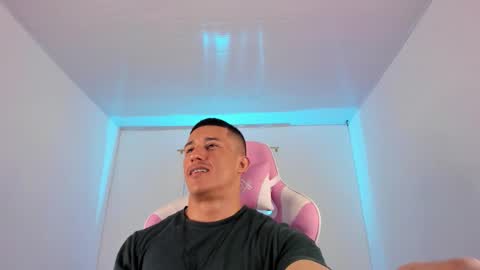 Muscle Man online show from December 19, 10:28 pm