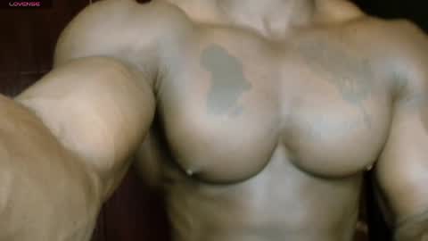 musclegod23 online show from April 8, 9:08 am