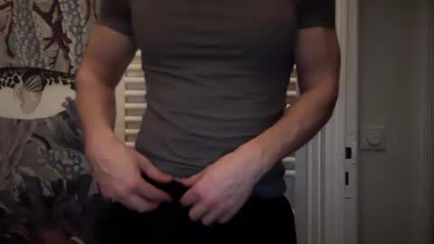 Snapshot of musclehair3 chatting on January 18, 12:28 am musclehair3 online show from January 18, 12:28 am