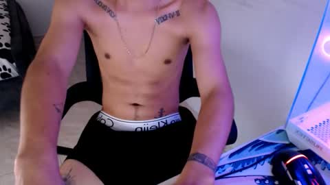 Snapshot of mysteryboy_thin16 chatting on December 13, 10:23 pm mysteryboy_thin16 online show from December 13, 10:23 pm