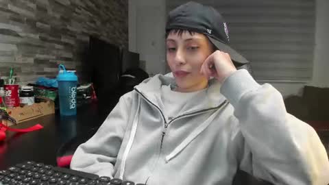 n3utro444 online show from June 13, 1:53 pm