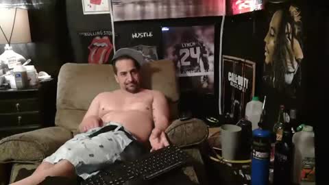 Snapshot of n3v3rpanic1 chatting on December 22, 7:54 am SnackPants online show from December 22, 7:54 am