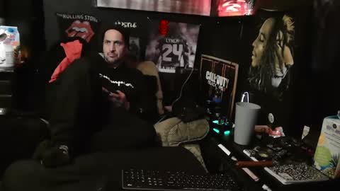 Snapshot of n3v3rpanic1 chatting on January 20, 3:37 am SnackPants online show from January 20, 3:37 am