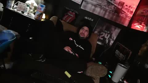 Snapshot of n3v3rpanic1 chatting on January 20, 1:42 pm SnackPants online show from January 20, 1:42 pm