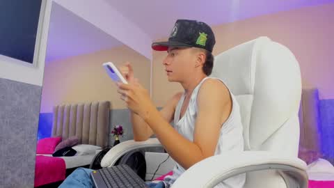 Snapshot of nascary_fox chatting on September 8, 7:57 pm Nascary Fox online show from September 8, 7:57 pm