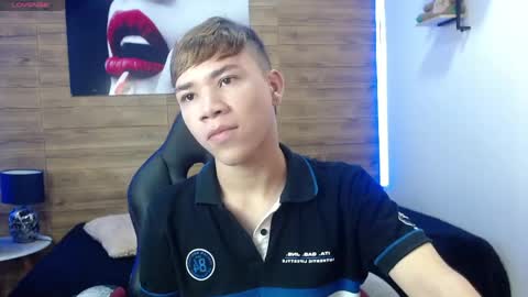 nathanclay online show from April 28, 3:22 am