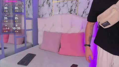 Christopher  Chris online show from November 25, 1:24 pm