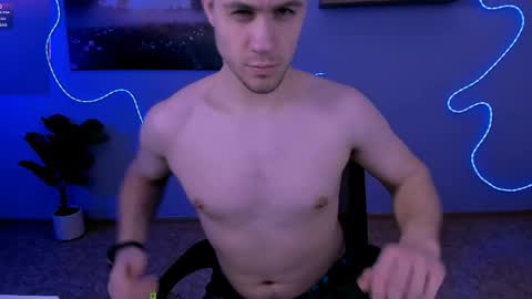 neo_raze_ online show from April 3, 4:20 am