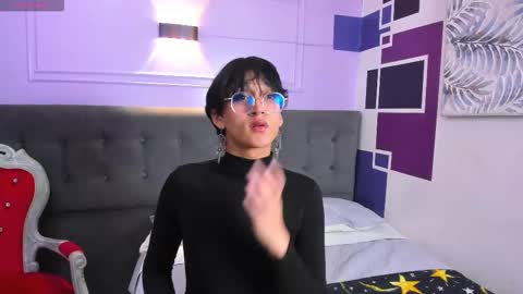 Snapshot of neonadonis chatting on October 17, 12:31 pm NeonAdonis online show from October 17, 12:31 pm