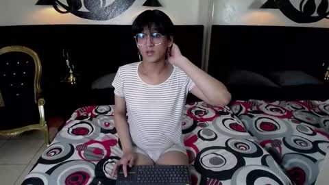 Snapshot of neonadonis chatting on October 13, 12:44 pm NeonAdonis online show from October 13, 12:44 pm