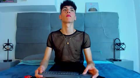 Snapshot of neoraptis chatting on February 15, 8:01 pm NeoRaptis jhonatan online show from February 15, 8:01 pm