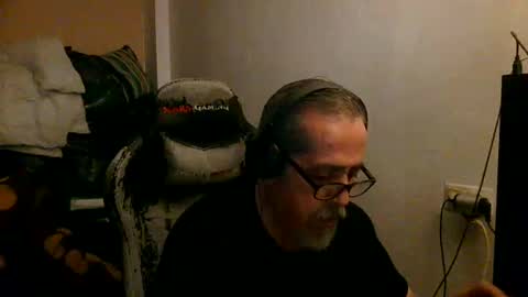 neron401 online show from April 2, 11:12 pm