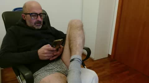 simi online show from November 13, 8:13 pm