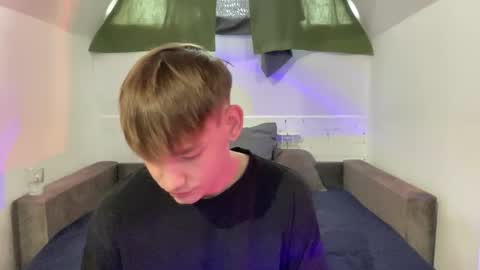 Snapshot of nick_win chatting on December 9, 7:17 am Nick online show from December 9, 7:17 am