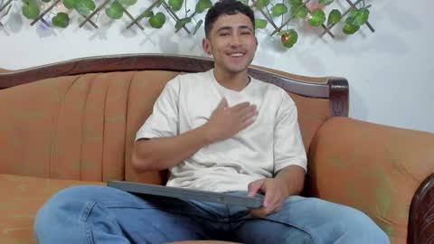 Snapshot of nicky_vance chatting on December 13, 7:43 pm nicky online show from December 13, 7:43 pm
