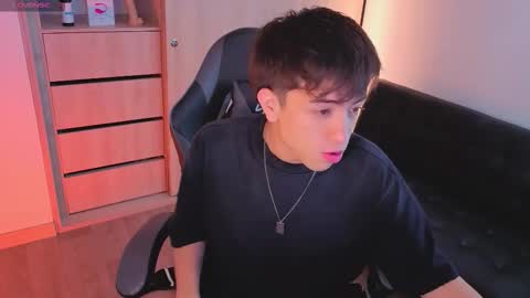 Nicolas online show from November 4, 8:10 pm