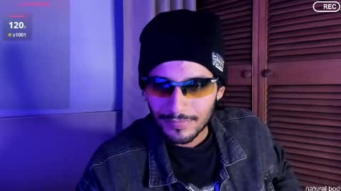 nicolasrodrii online show from October 25, 12:01 am