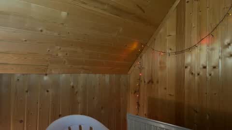 Snapshot of nikbusiness chatting on December 18, 6:10 am Nick online show from December 18, 6:10 am